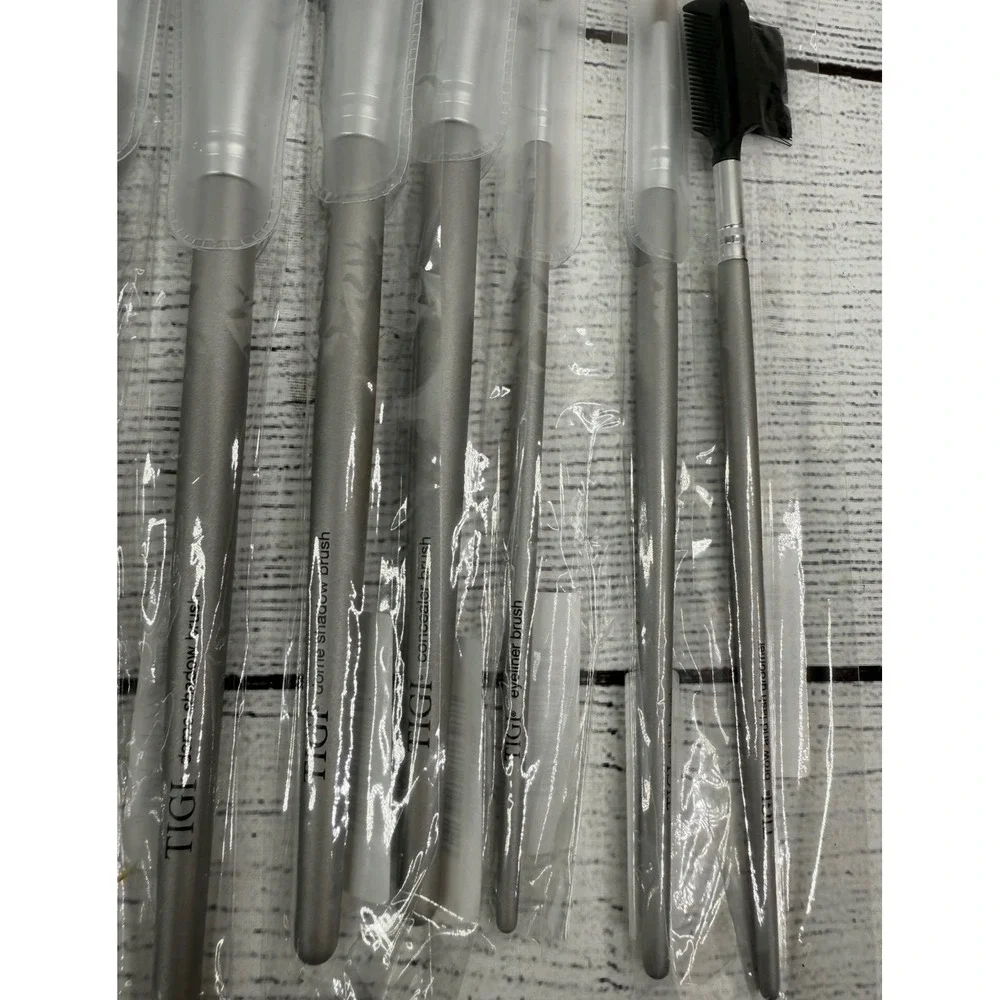 TIGI Professional Makeup Brush set 13 Piece some duplicates